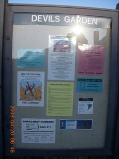 4 6ul. Arches National Park - Devil's Garden hike - sign