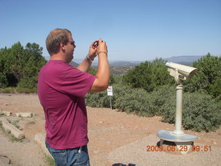 18 6wv. Markus taking a picture at Sedona viewpoint