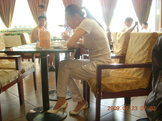 China eclipse - Hangzhou - fellow diner at breakfastQ