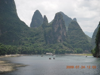393 6xq. China eclipse - Li River  boat tour