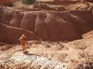 278 704. Escalante to Kodachrome - Panorama trail - Cool Cave area - Adam