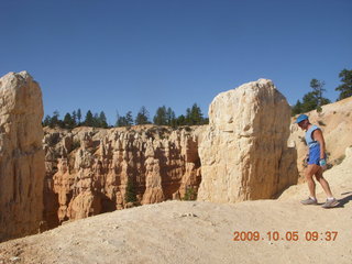 Bryce Canyon - rim from Fairyland to Sunrise - Adam with headlight