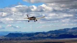 N4372J at Glendale (GEU)