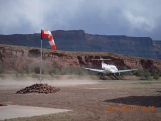121 771. Tangri-la (UT68), Caveman Ranch - Pilatus taking off
