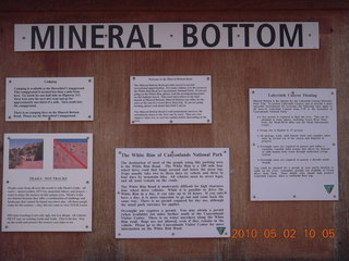 79 772. Mineral Bottom dirt road signs