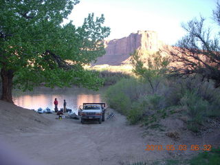 29 773. Mineral Canyon airstrip run - boat-launch people