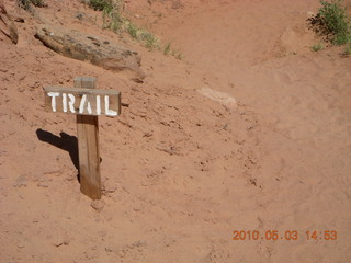 273 773. Negro Bill hike - trail sign for dummies