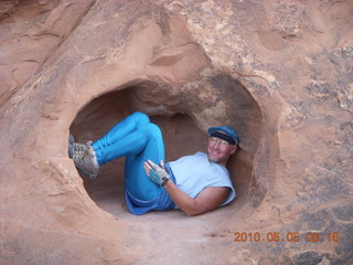 39 775. Arches National Park - Devil's Garden and Dark Angel hike - Adam in hole in the rock