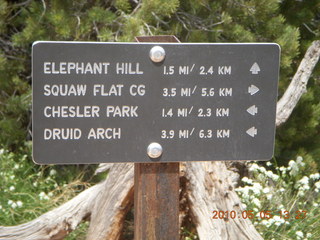 99 775. Canyonlands National Park Needles - Chesler Park hike - sign