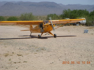 104 77a. Alamo Lake airstrip - landing airplane