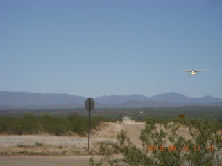 122 77a. Alamo Lake airstrip - landing airplane