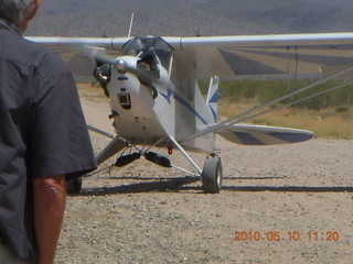 135 77a. Alamo Lake airstrip - landing airplane