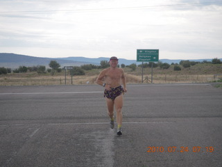 1243 79q. Grand Canyon Caverns (L37) trip - Adam running on Route 66