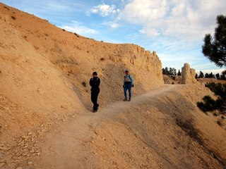 36 7cj. Sean's Bryce Canyon photos - Kristina, Adam