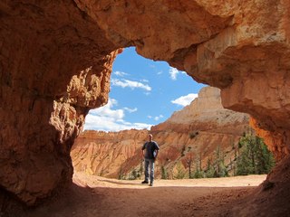 69 7cj. Sean's Bryce Canyon photos - Sean in arch