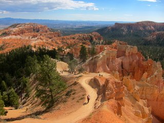 78 7cj. Sean's Bryce Canyon photos - trail view