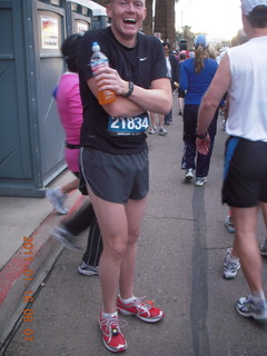 Jon shivering before P.F.Chang half-marathon