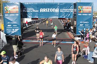 P.F.Chang half marathon - Jon finishing