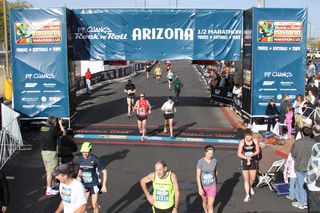 P.F.Chang half marathon - Jon finishing