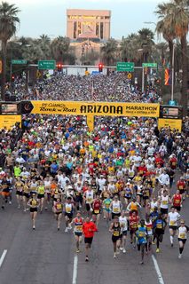P.F.Chang half marathon - Jon finishing
