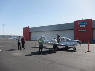 324 7g8. Sky Harbor fly-in - Norbert, Casey, two linemen, Adam and N8377W