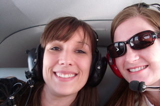 350 7g8. Sky Harbor fly-in - Sarah and Julianne in N8377W