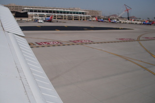 Sky Harbor fly-in - taxiing at PHX in N8377W