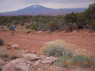 13 7j6. Nokai Dome airstrip run - Adam running (tripod)