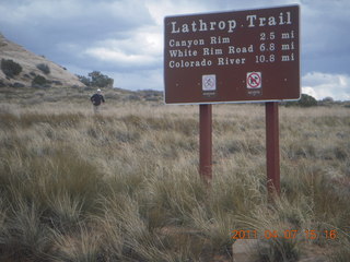 Canyonlands Lathrop hike/run - Adam running (tripod)