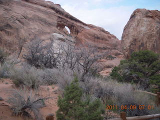 31 7j9. Arches Devil's Garden hike - Partition Arch seen from below