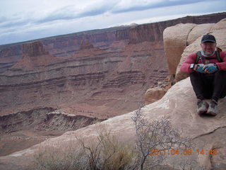 236 7j9. Dead Horse Point - Rim View - Adam (tripod)