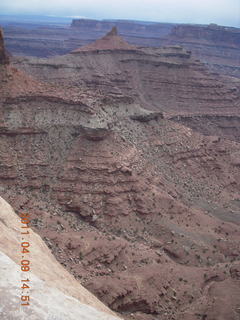 242 7j9. Dead Horse Point - Rim View