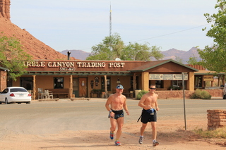 1512 7jg. Ruhil's pictures - Marble Canyon - Adam and Dave running