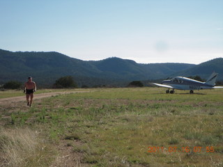 1586 7mg. 'Young International' Pleasant Valley (24AZ) - Adam running - N8377W