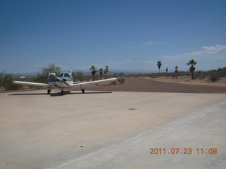 595 7mp. Lee's place in Sampleys Airport (28AZ) - N8377W