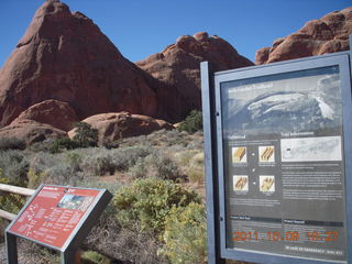 Arches National Park - Devil's Garden hike - signs