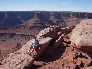 98 7q9. Dead Horse Point hike - Adam (tripod)