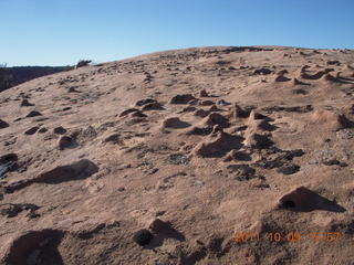 Dead Horse Point hike - bumpy rock