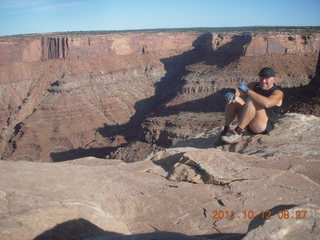 Dead Horse Point hike - Rim View - Adam (tripod)