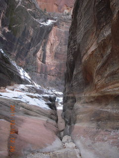 379 7sf. Zion National Park - Observation Point hike - slot canyon