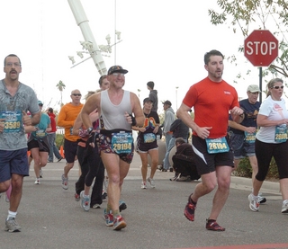 1784 7tg. P.F.Chang Rock-and-Roll half-marathon - Adam running