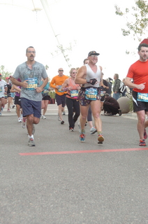 1786 7tg. P.F.Chang Rock-and-Roll half-marathon - Adam running