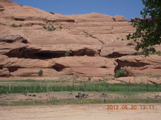 Canyon de Chelly tour - people taking pictures