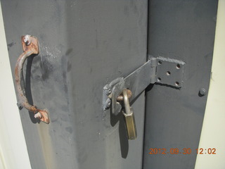 locked hangar at Glendale (GEU)