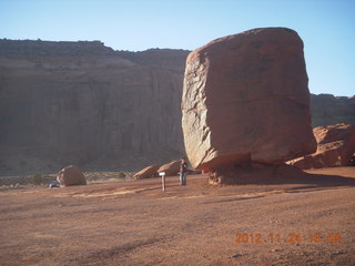 149 83q. Monument Valley tour - cube rock