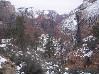 Zion National Park - Angels Landing hike - West Rim trail - Adam (tripod)