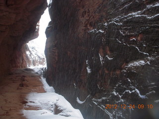 82 84q. Zion National Park - cloudy, foggy Observation Point hike - Echo Canyon entrance