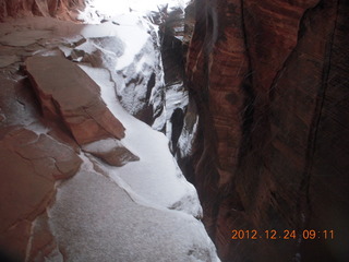 84 84q. Zion National Park - cloudy, foggy Observation Point hike - Echo Canyon entrance