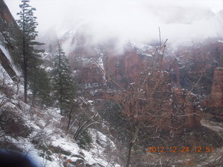 237 84q. Zion National Park - cloudy, foggy Observation Point hike