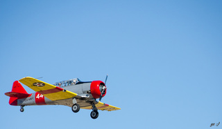 Yaseen's pictures - Adam taking pictures of Cactus Fly-in stickers